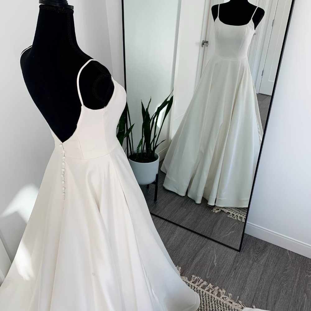 Brand New! Allure Wedding Dress Ivory Size 4 - Picture 4 of 6